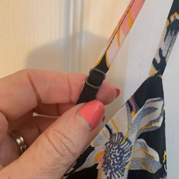 GAP SUN DRESS SPAGHETTI STRAPS AND ELASTIC AT BACK SWING SKIRT PRINT SZ MED - Picture 4 of 10